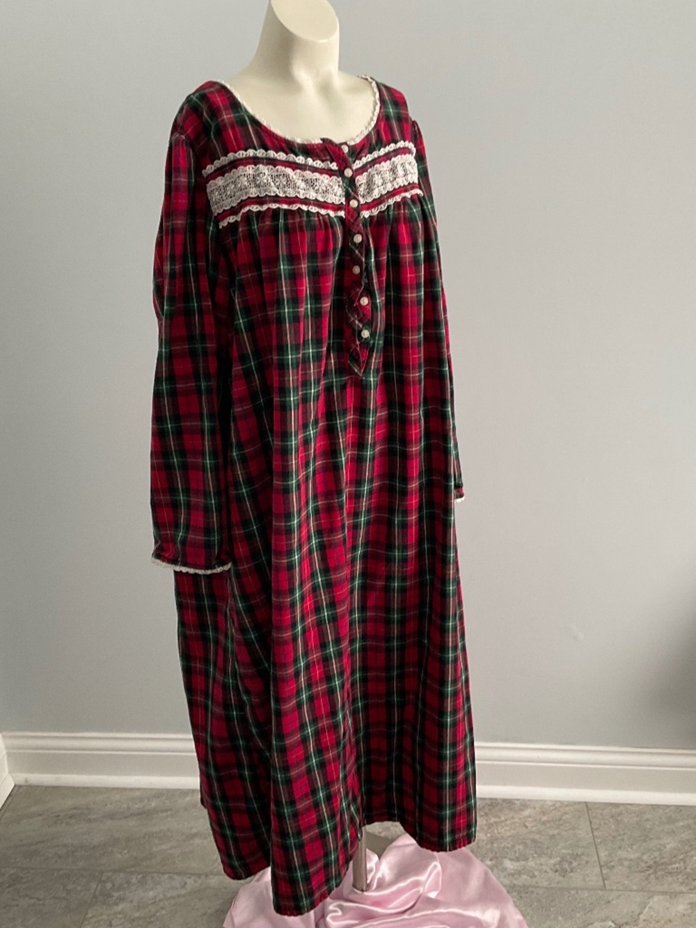 Croft and Barrow red nightgown,2X.